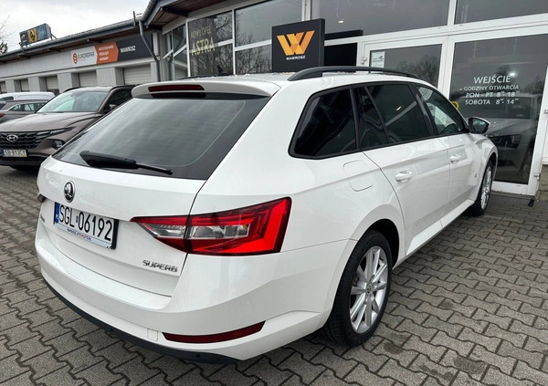 Skoda Superb cena 64900 przebieg: 214540, rok produkcji 2017 z Boguchwała małe 79